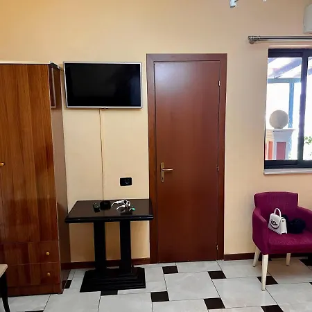 15 Hotel *